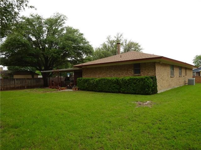 Building Photo - 1900 Carla Ave