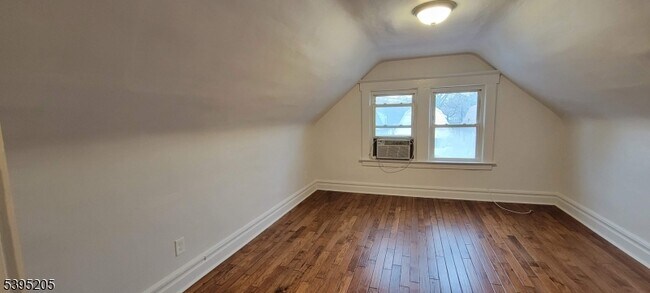 Building Photo - 18 Olive St