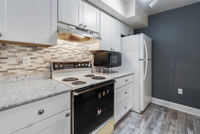 Building Photo - 41 Park St