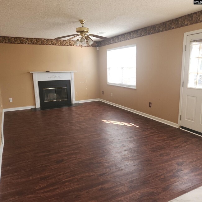 Building Photo - 19 Barnley Ct