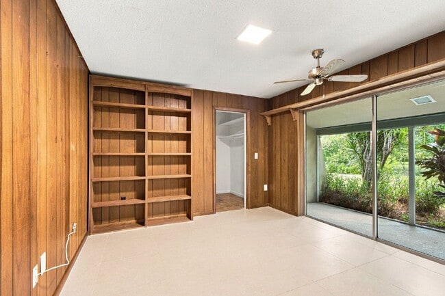 Building Photo - 1257 Fairway Cir S