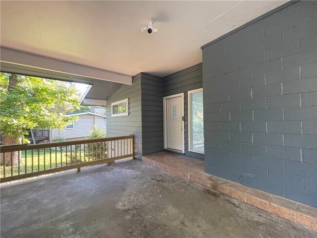 Building Photo - 42 Hope Dr