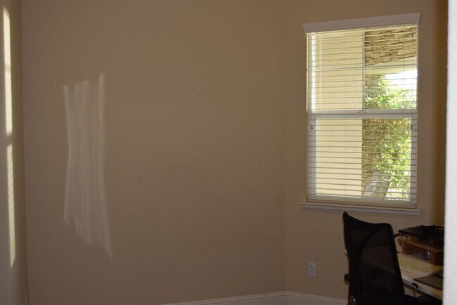 Building Photo - Gorgeous Newer 4 Bedroom in Highly sought after Riata Empire Ranch Community!