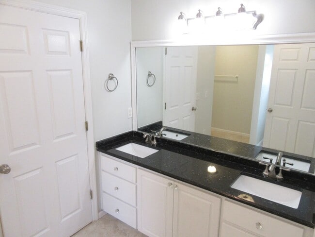 Building Photo - 409 S Palo Alto Ave