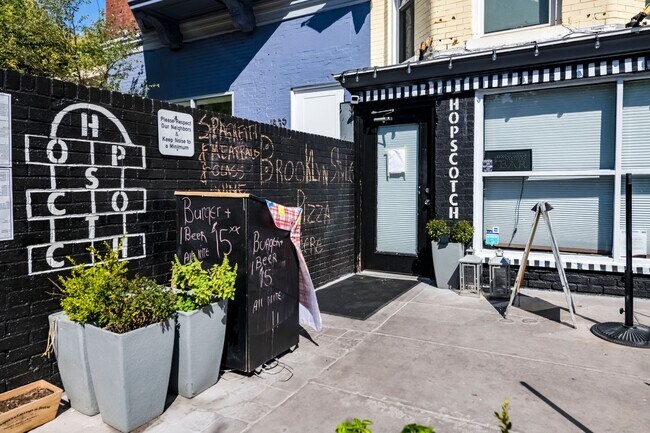 Building Photo - 3 Bed 2.5 Bath - Bloomingdale Condo - 1 Assigned Parking Space