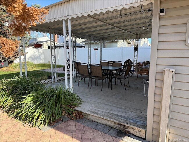 Building Photo - 8 William St