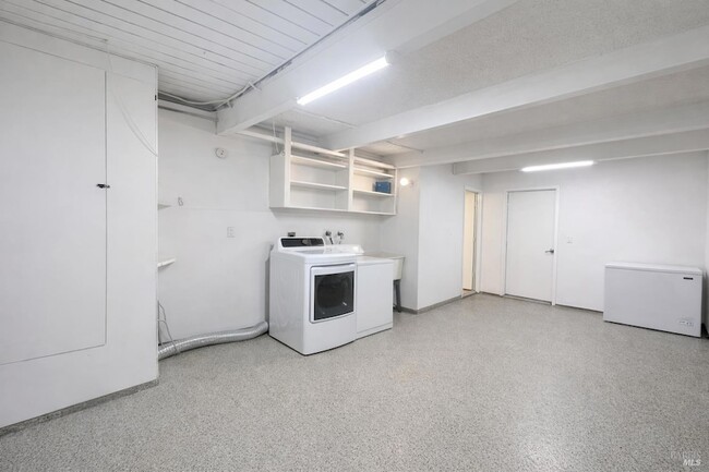 Building Photo - 5122 Potrero Ave