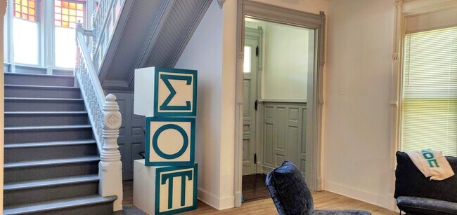 Building Photo - 53 Main St