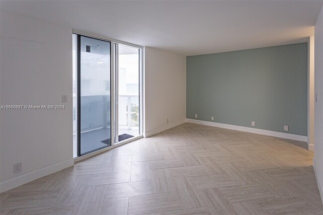 Building Photo - 2401 Collins Ave
