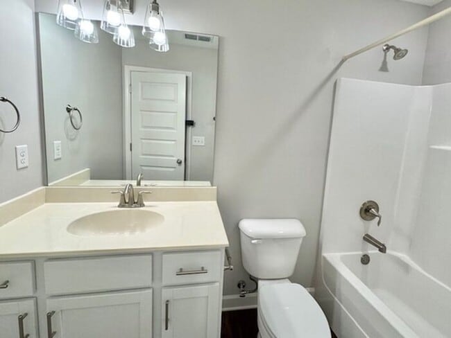 Building Photo - Now Leasing a 4-Bedroom 3 Bath Home In Som...