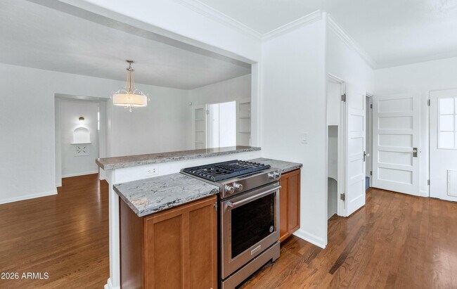 Building Photo - 114 W Windsor Ave