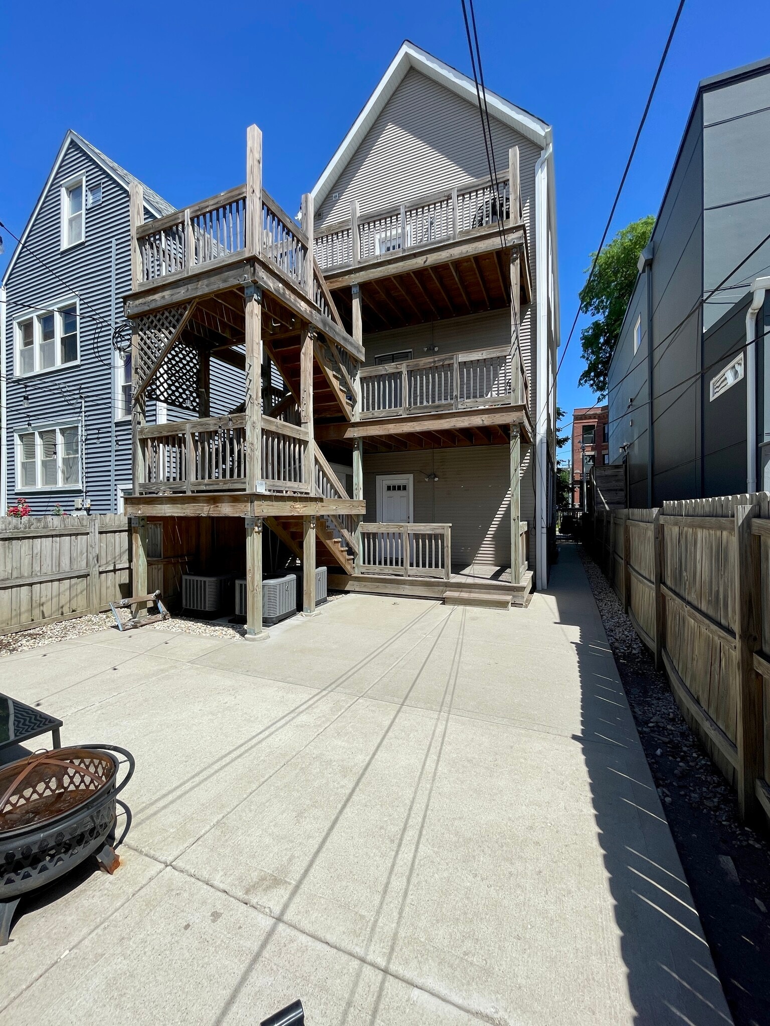 Building Photo - 3611 W Wolfram St