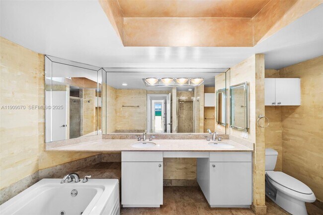 Building Photo - 4775 Collins Ave