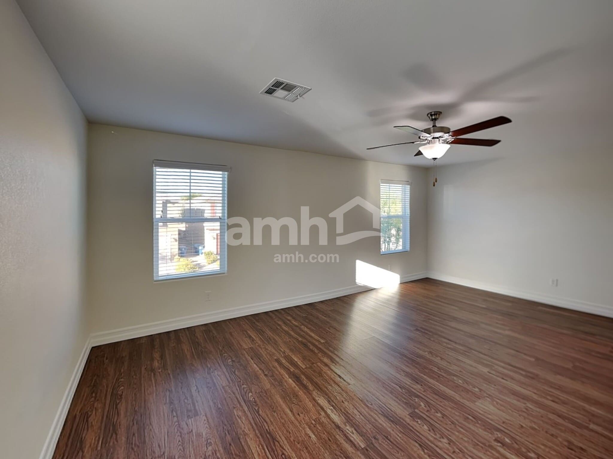 Building Photo - 9875 S Eastern Ave