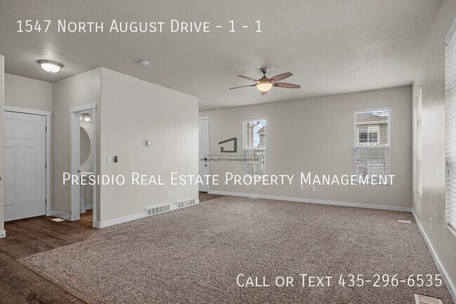 Building Photo - 1547 N August Dr