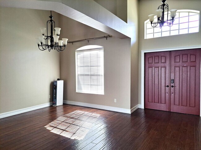 Building Photo - Pool Home in Oak Valley