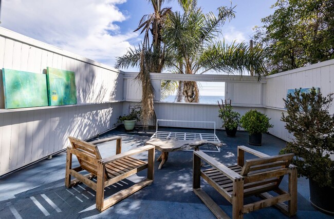 Building Photo - Single Family Home with Coastal Luxury wit...