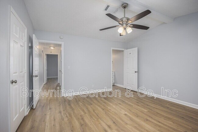 Building Photo - 3332 Oak Trees Ct