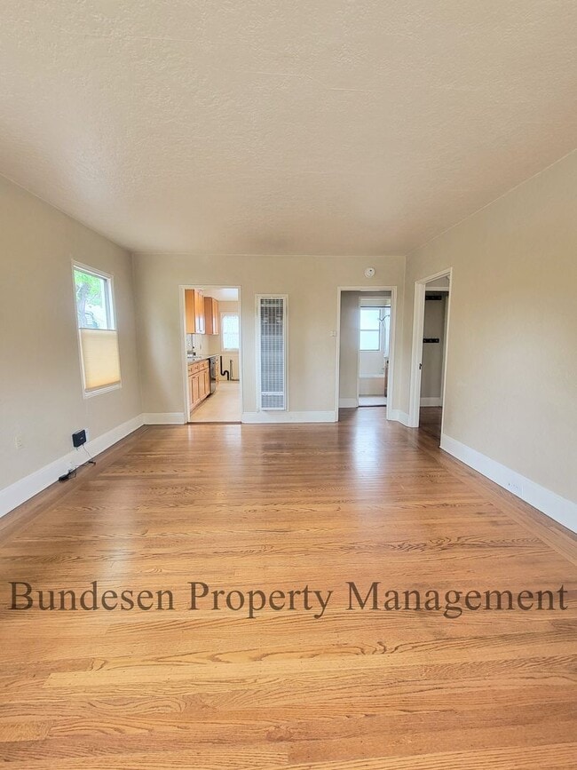 Building Photo - Charming 2 bedroom with vintage appeal