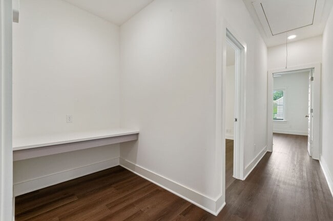 Building Photo - 3 Bedroom with Garage and Fenced Backyard!