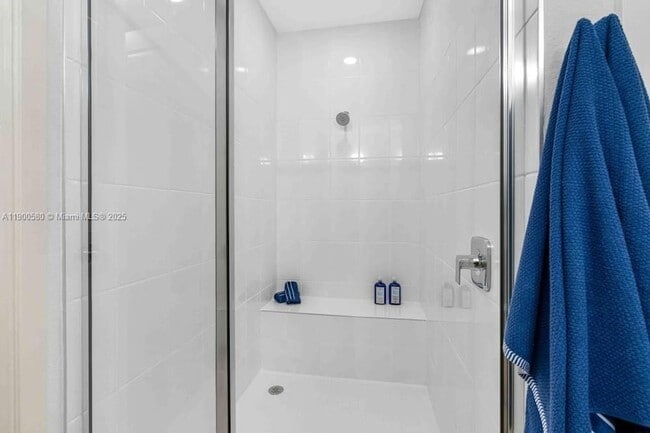 Building Photo - 14800 Cumberland Dr