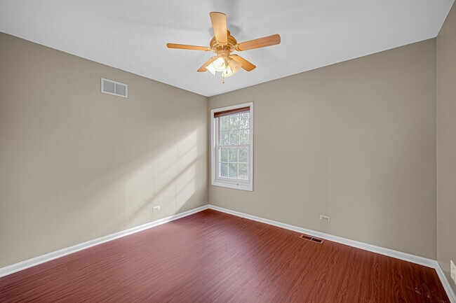 Building Photo - 436 W Parkside Dr