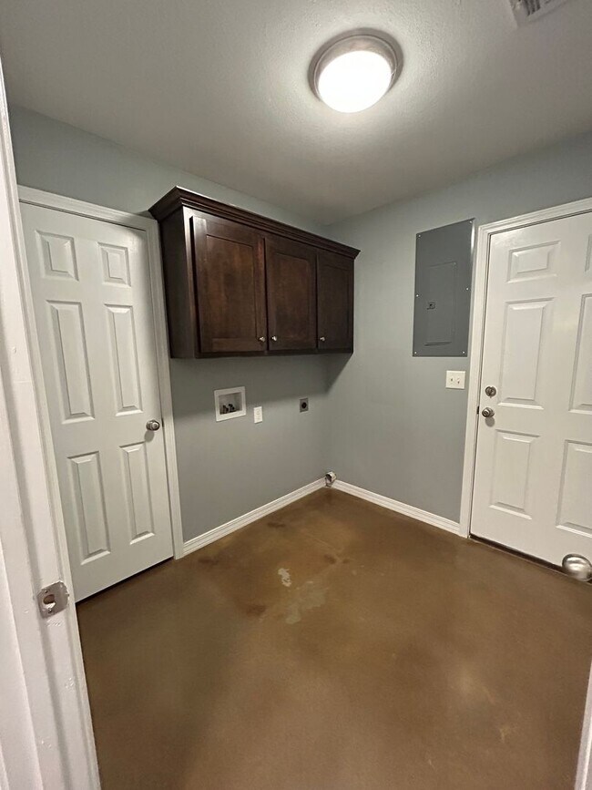 Building Photo - 117 Sequoya Dr