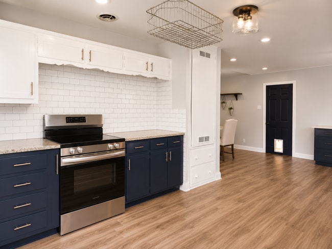 Building Photo - Charming Central Lubbock Home 3/2 with Gorgeous Updates Throughout!