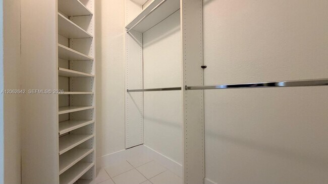 Building Photo - 4310 Diamond Way