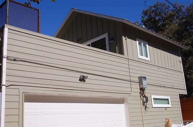 Building Photo - 1707 Garden St