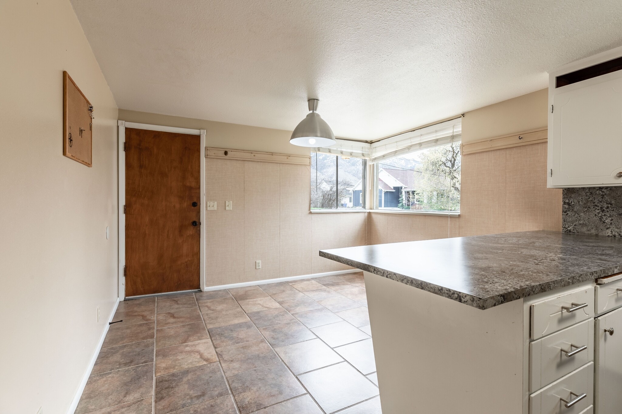 Dinning - 815 Orchard Dr