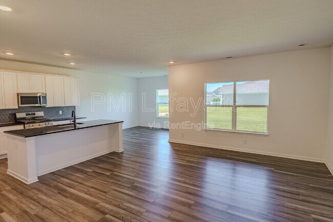 Building Photo - 641 W Bulrush Ct