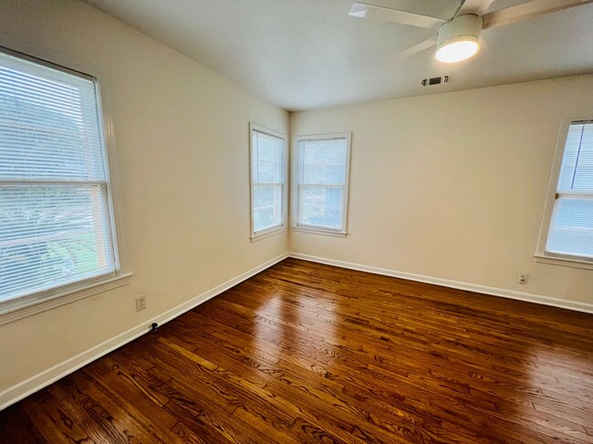 Building Photo - 1554 W Lullwood Ave