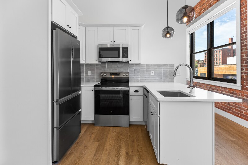 Building Photo - 101 Richmond St