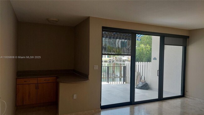 Building Photo - 255 Poinciana Island Dr