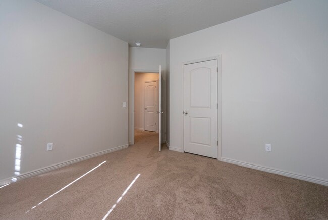 Building Photo - 4 bedroom 2 Bath Home in Desert Edge Cove - RV parking!