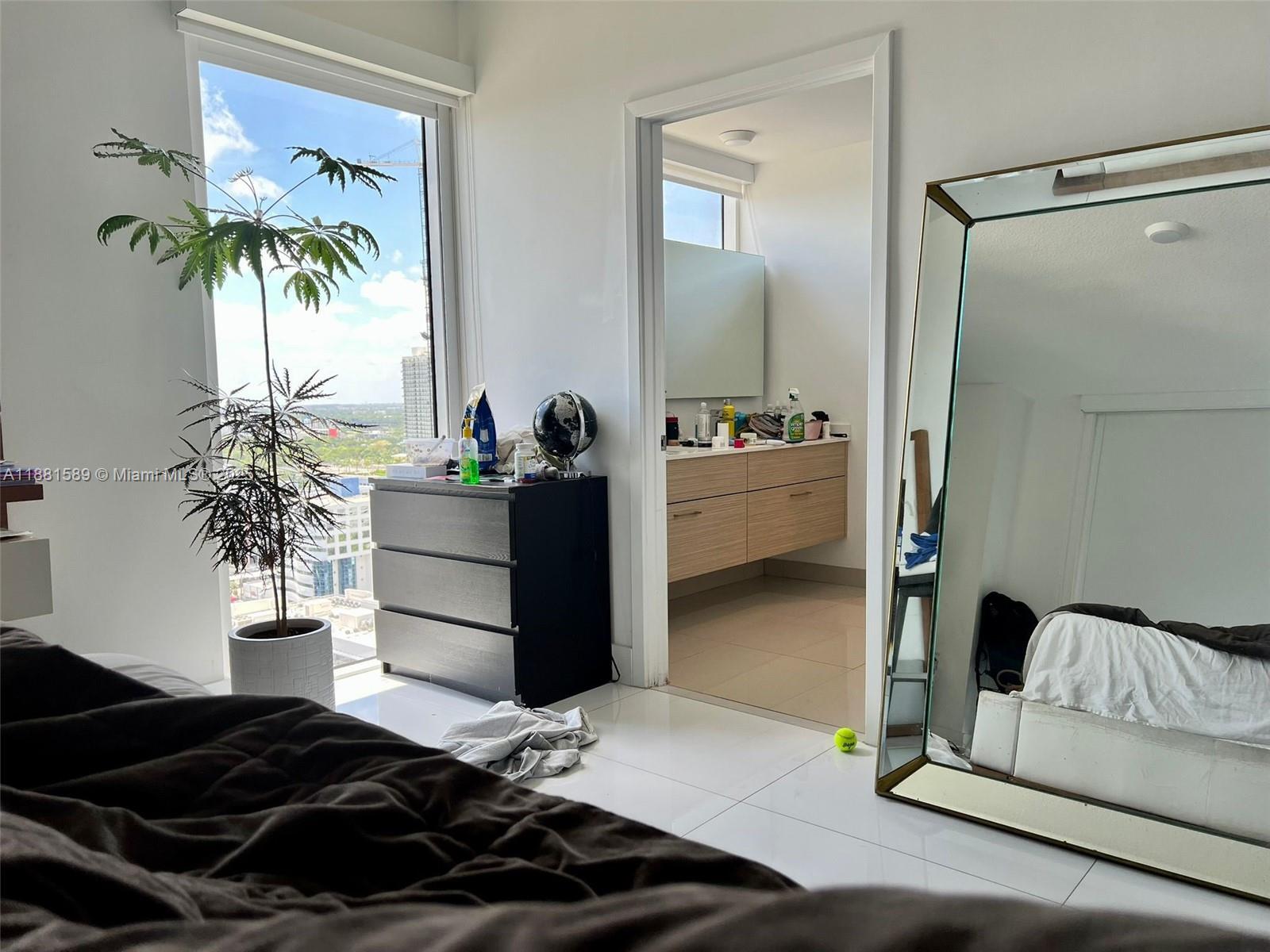 Building Photo - 600 NE 27th St