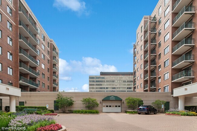 Building Photo - 770 Pearson St