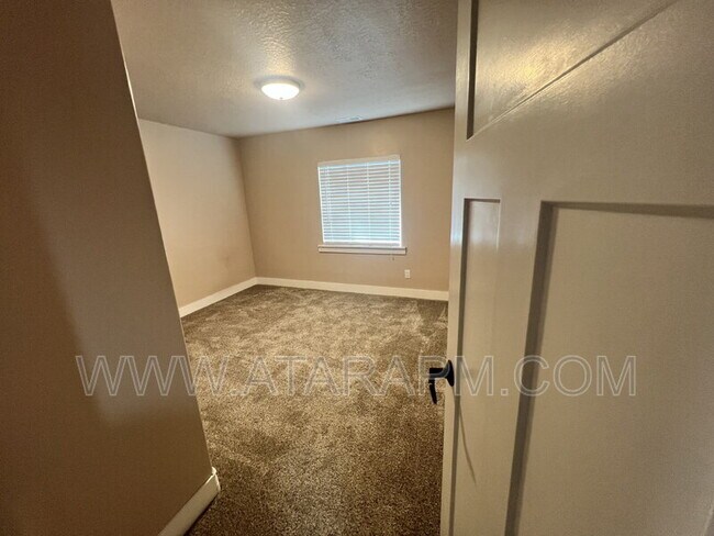 Building Photo - 1529 Lake View Terrace Rd