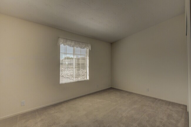 Building Photo - Beautiful 3 Bedroom in Vista Del Lago!