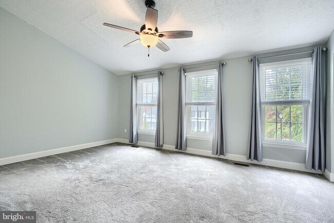 Building Photo - 1725 Beechbank Way