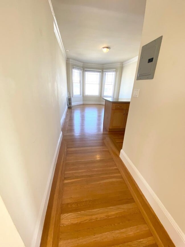 Building Photo - 2 bedroom in San Francisco CA 94118