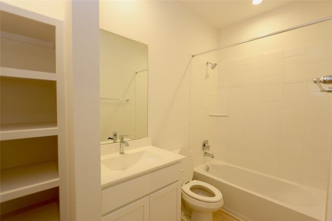 Building Photo - 1606 Cedar Pointe Ct