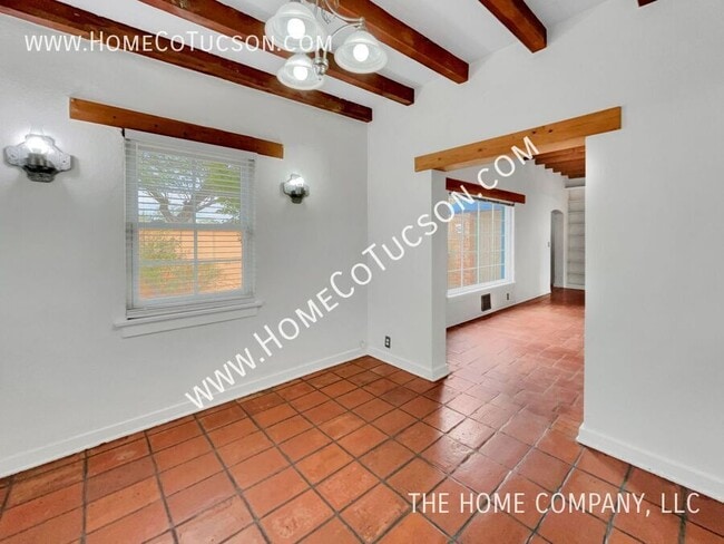 Building Photo - 228 S Country Club Rd