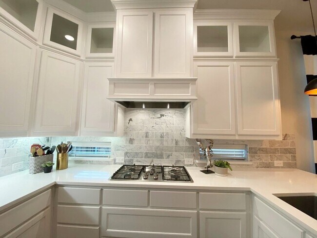 Building Photo - 2612 Cathedral Dr