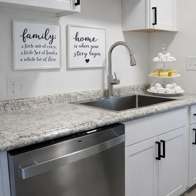 Building Photo - Newly Renovated 1 Bed, 1 Bath
