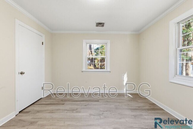 Building Photo - 6805 Lakeshore Dr