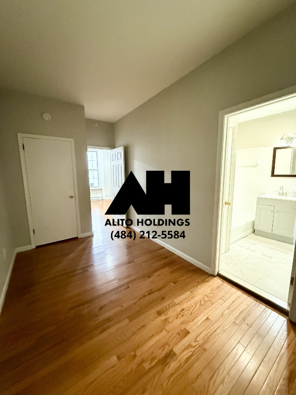 Building Photo - 104 N 10th St