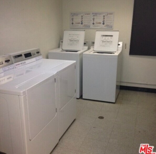 Laundry in every floor's - 3949 Los Feliz Blvd