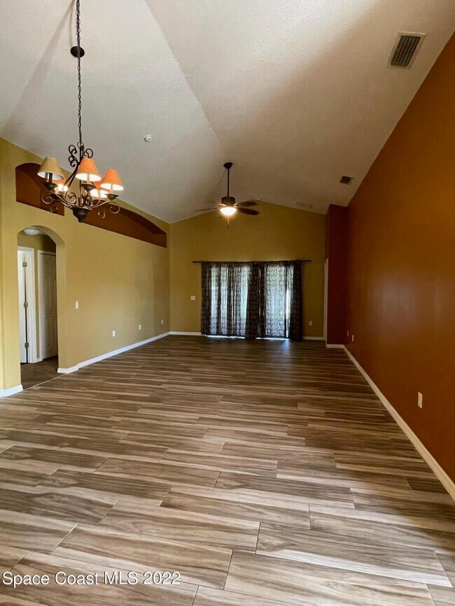 Building Photo - 1897 Gould Ave SW